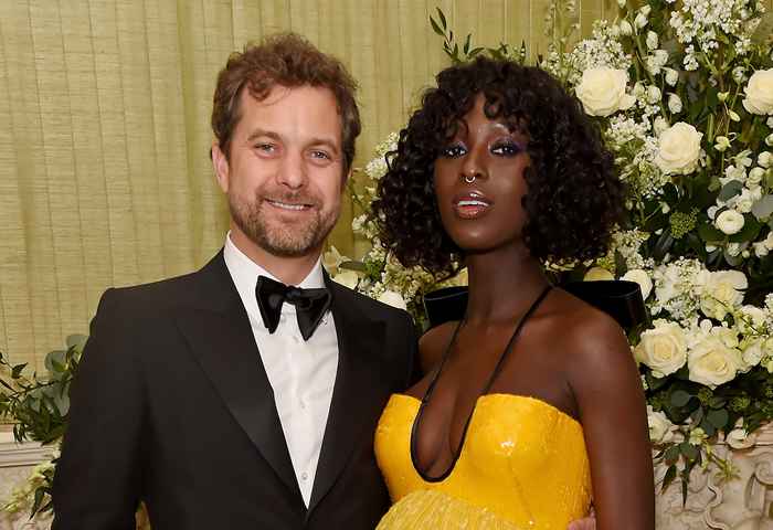 Joshua Jackson smeller troll som kritiserer kona Jodie Turner-Smith for dette