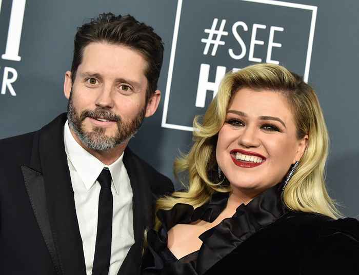 Kelly Clarkson dice che questa era l'unica cosa che mancava dal suo matrimonio