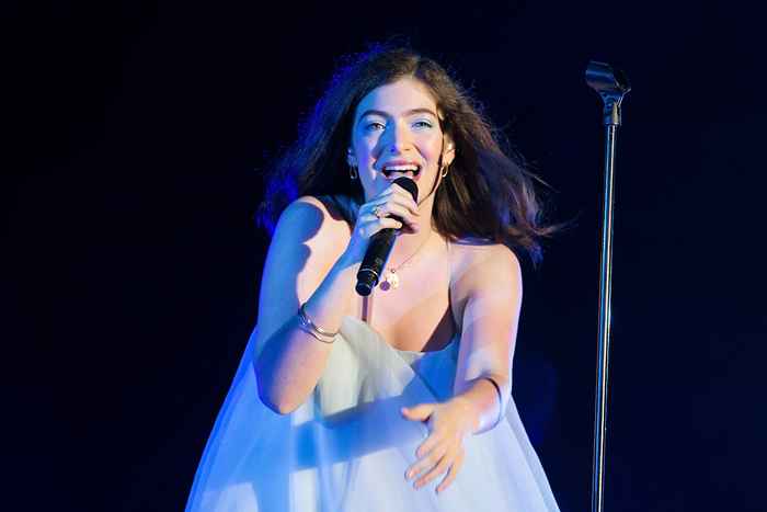 Lorde condivide il motivo per cui ha scelto una copertina dell'album, quindi audace da non poter essere mostrato in TV