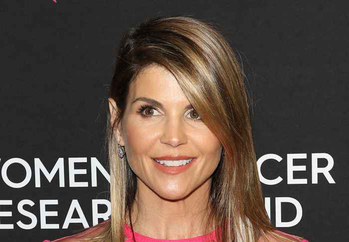 Lori Loughlin została zwolniona z więzienia, ale jej wyrok wciąż się nie skończył