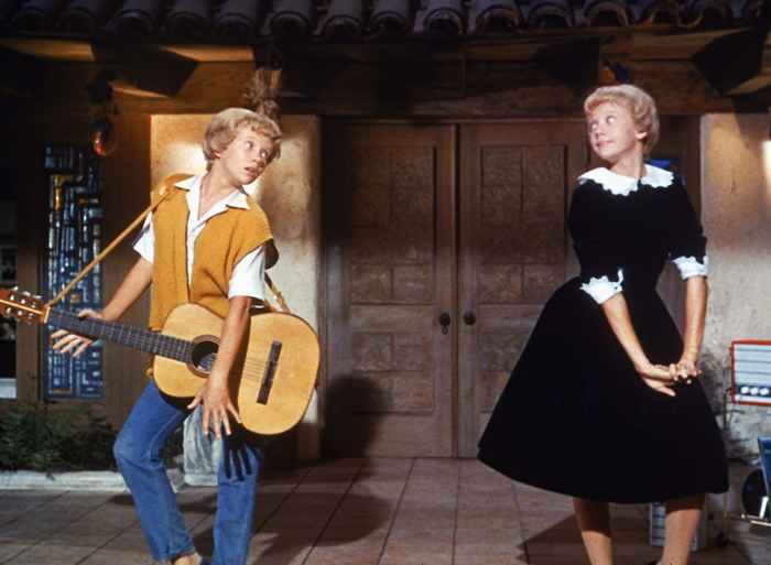 Foreldrefelle -stjernen Hayley Mills husker første møte med Walt Disney