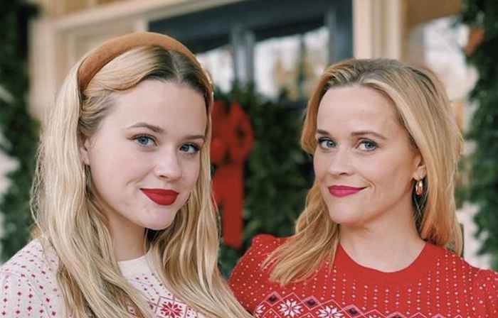 Reese Witherspoon i jej córka są bliźniakami w pasujących wakacyjnych swetrach