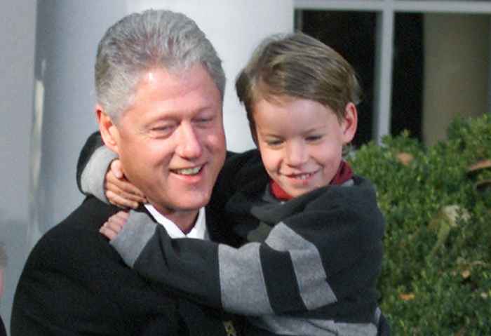 Siehe Bill Clintons 27-jähriger Neffe, der ein erfolgreiches Modell ist