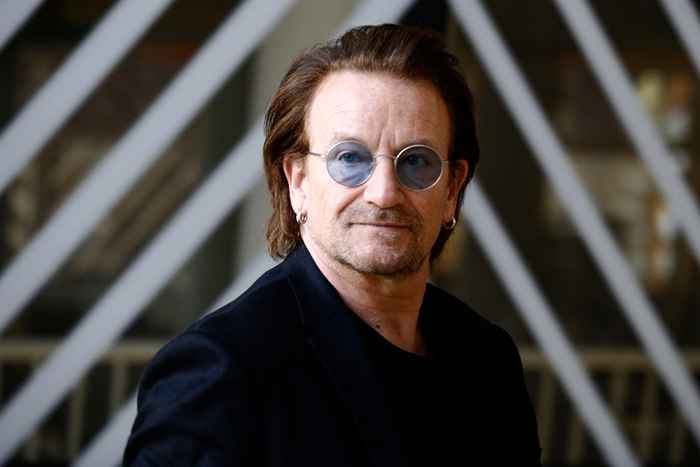 Vedi il figlio di 21 anni di Bono, che è il cantante principale della sua stessa band