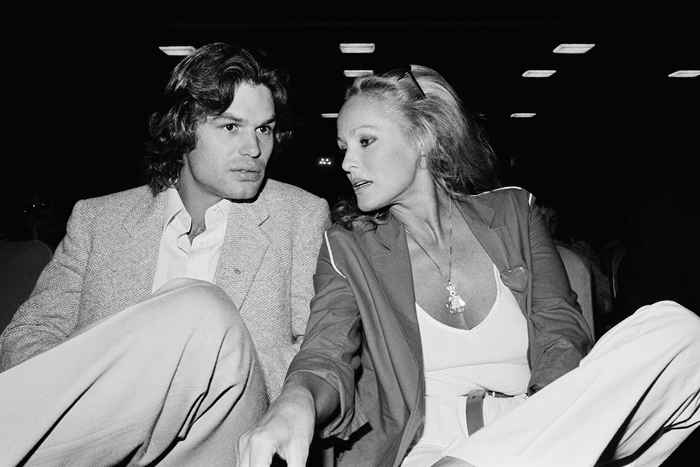 Vea el hijo de Harry Hamlin con Bond Girl Ursula Andress