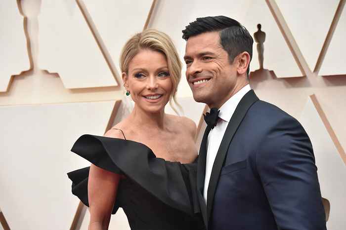 Vedi Kelly Ripa e Mark Consuelos Solo per seguire le loro orme