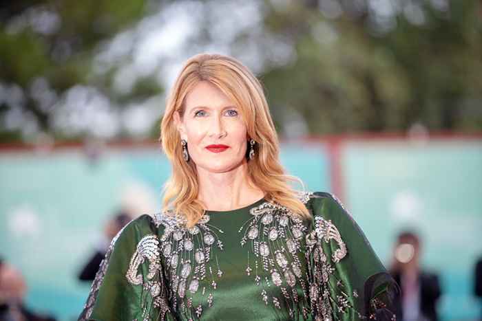 Veja o filho modelo de Laura Dern em sua primeira capa de revista