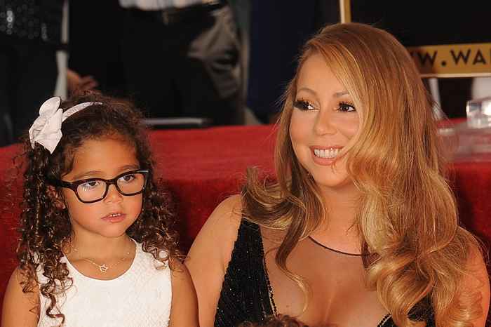 Voir la fille sosie de Mariah Carey faire ses débuts en mannequinat