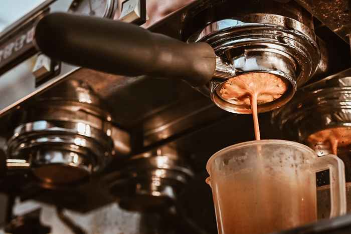 Le 10 fonti più pericolose di caffeina che dovresti evitare