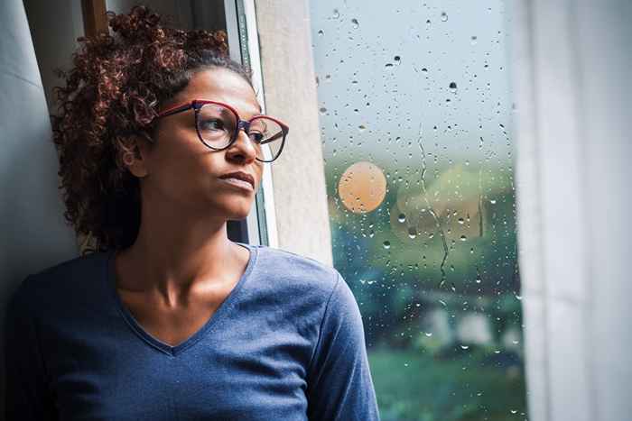 Los CDC advierten que nunca debes hacer esto en tu casa durante una tormenta