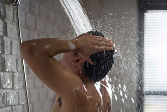 Eksperci twierdzą, że jedna pora dnia nie powinieneś brać prysznica