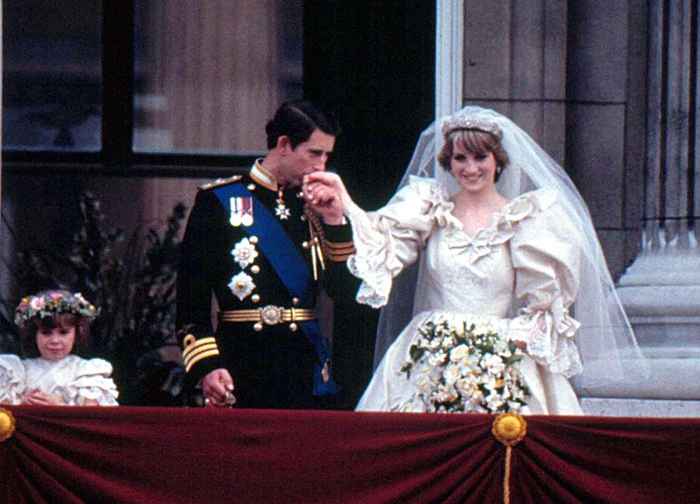 La vraie histoire derrière le drame de la robe de mariée emblématique de la princesse Diana