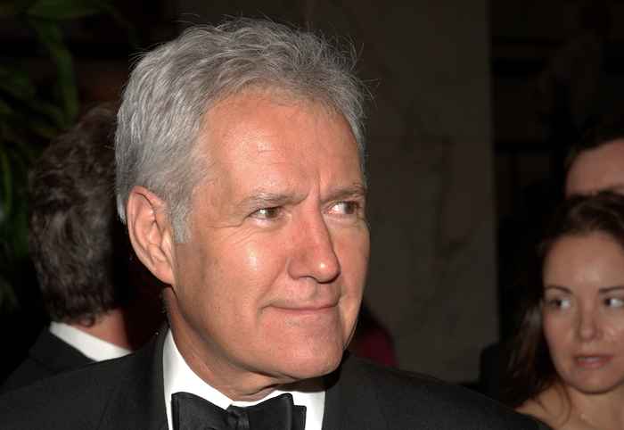 Queste sono le 3 persone che Alex Trebek ha suggerito di sostituirlo in pericolo!