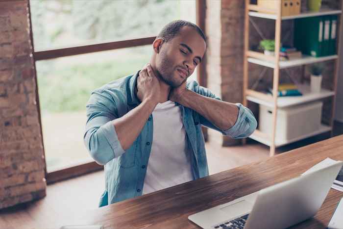 Questo è il miglior cuscino per le persone con dolore al collo, dicono gli esperti