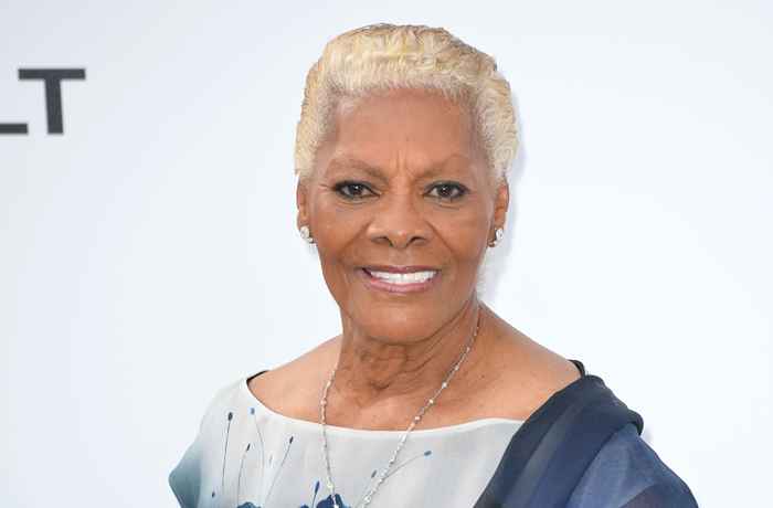 To naprawdę stoi za zabawnymi wirusowymi tweetami Dionne Warwick