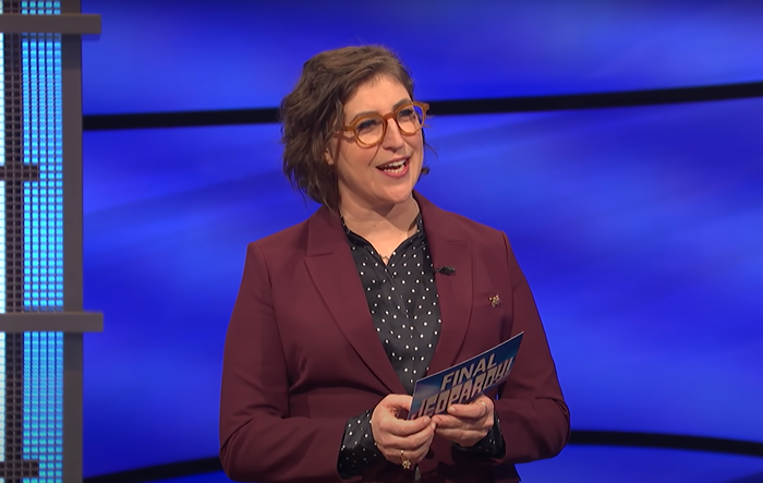 C'est pourquoi! Les fans appellent Mayim Bialik à être licencié maintenant