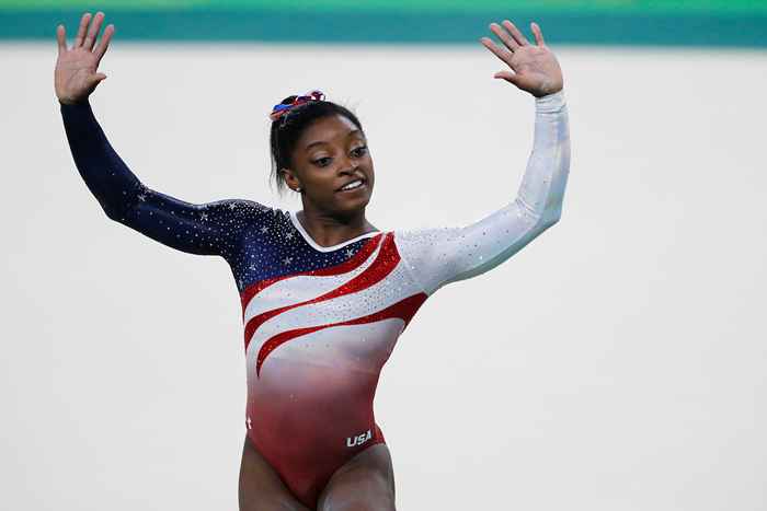 Dette er grunnen til at Simone Biles ikke er på OL -åpningsseremonien