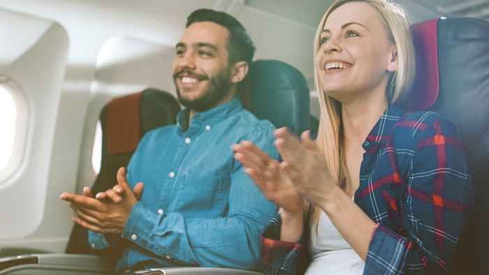 É por isso que alguns viajantes aplaudem quando seu avião aterrissa