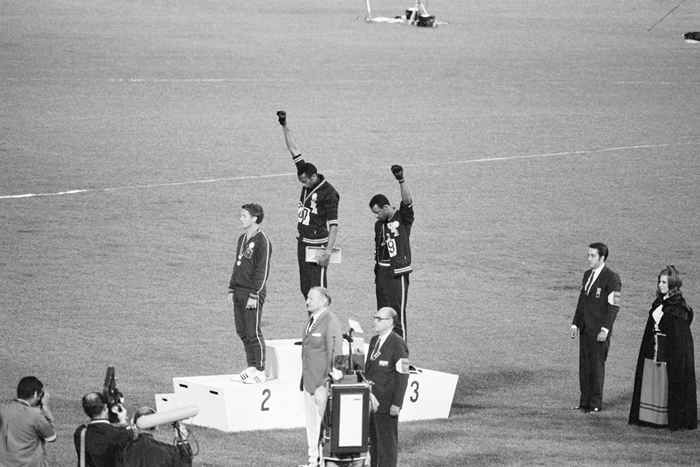 Tommie Smith i John Carlos zajęli stanowisko na Igrzyskach Olimpijskich w 1968 roku. Zobacz je teraz.