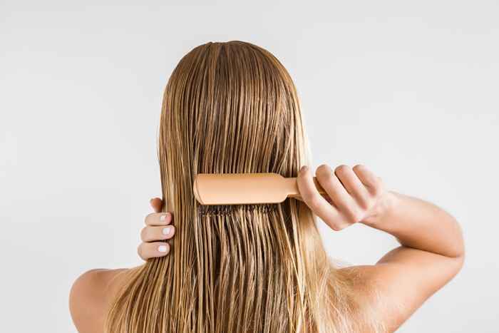 10 maneiras apoiadas pela ciência para evitar a perda de cabelo