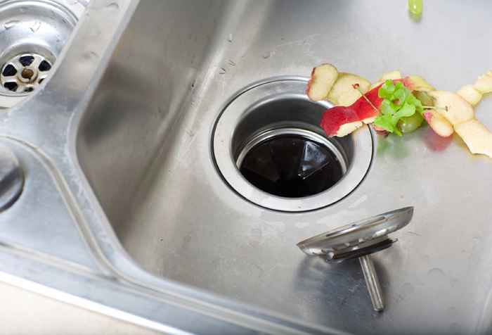 13 choses que vous ne devriez jamais verser dans le drainage