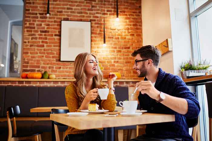 13 måter å roe første date jitters