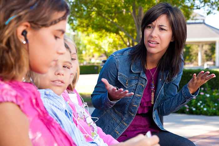 16 Wege Experten sagen, dass Eltern ihre Beziehungen zu ihren Kindern ruinieren