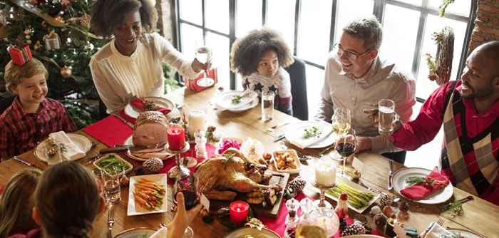 23 façons essentielles de préparer votre maison pour les visiteurs de vacances, selon les experts