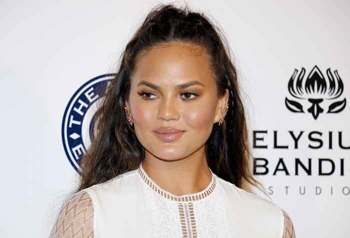 Chrissy Teigen forklarte nettopp hvorfor hun delte bilder av sønnen hun mistet