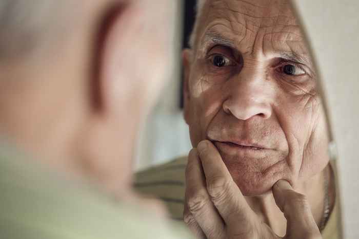 Wenn Sie dies in Ihrem Mund bemerken, ist Ihr Demenzrisiko höher, wie die Forschung zeigt