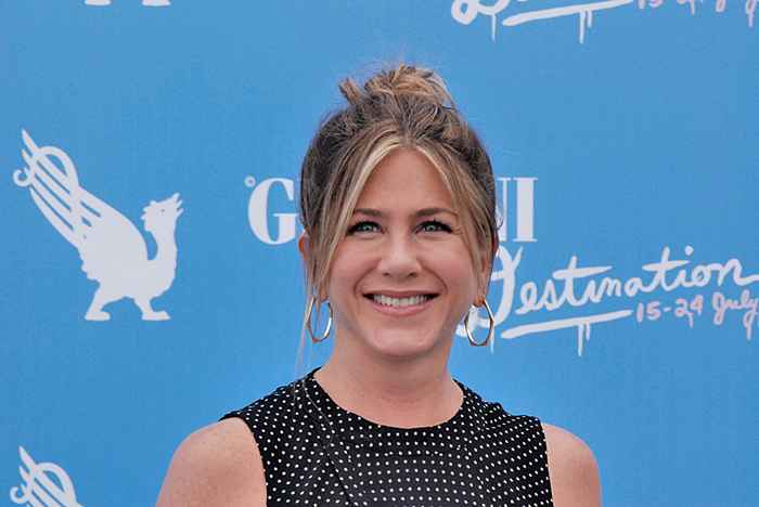 L'adorable nouveau chiot de sauvetage de Jennifer Aniston a le nom le plus classique