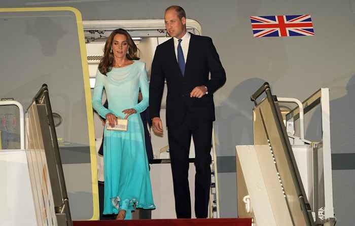 Kate Middleton portait des conceptions de Catherine Walker au Pakistan en hommage à la princesse Diana