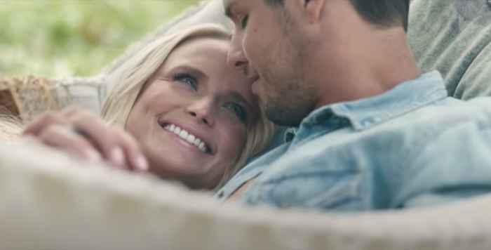 Miranda Lambert e suo marito diventano romantici nel nuovo video musicale