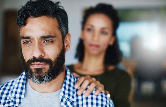 Novo estudo diz que os homens ainda preferem ser os ganhadores de pão, não podem lidar com 50/50 renda dividida