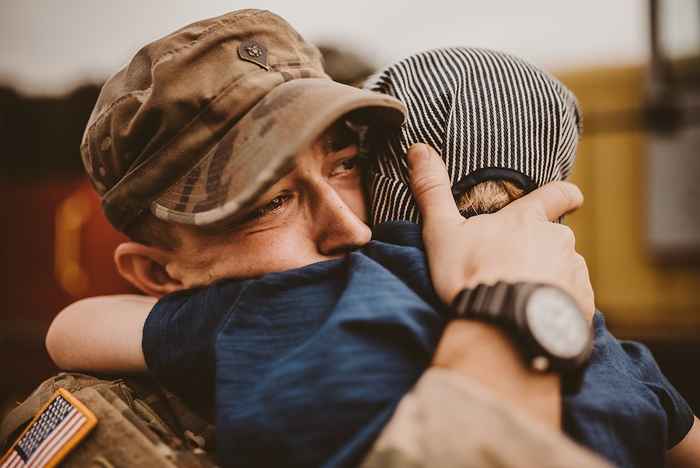 Estas impresionantes fotos de un padre militar que se reúnen con su familia hará que tu corazón se hinchará