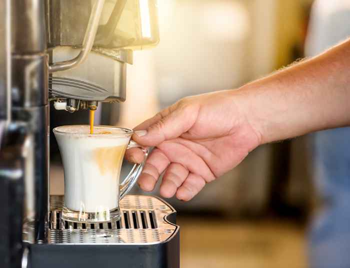 Questa amata catena di caffè ha appena annunciato che è stata dichiarata fallimento