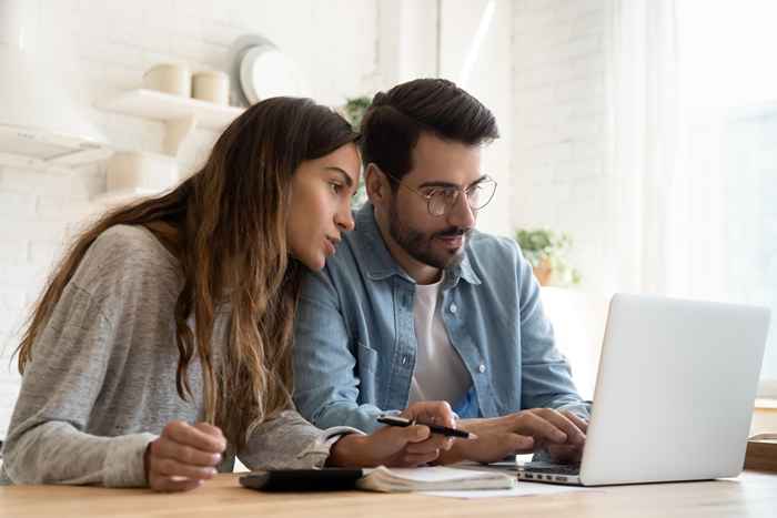 Esto es exactamente cuando usted y su pareja deben combinar las finanzas