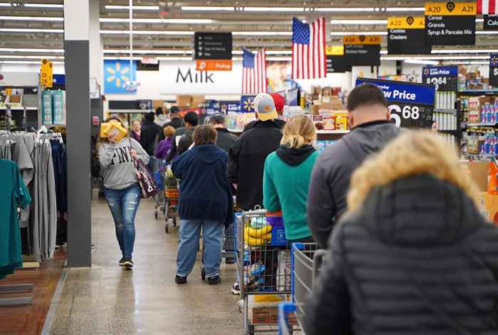 Dette er den absolutt verste tiden å handle på Walmart, sier ansatte