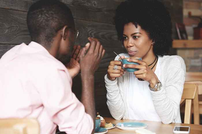 Lo que una mujer realmente significa cuando pide una cita de café rápido