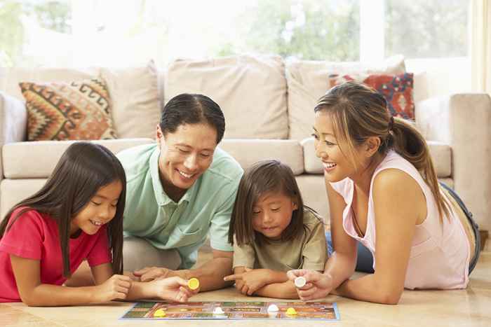 12 Jeux familiaux amusants, tout le monde obtiendra un coup de pied de jouer