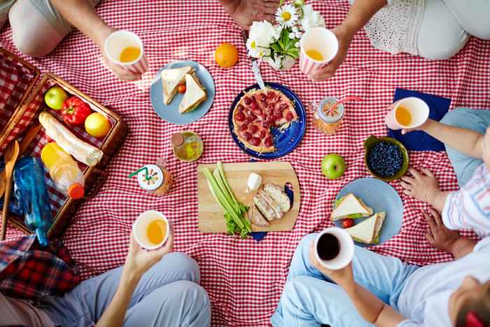 17 Ottimi elementi essenziali da picnic estivi di cui hai bisogno ieri