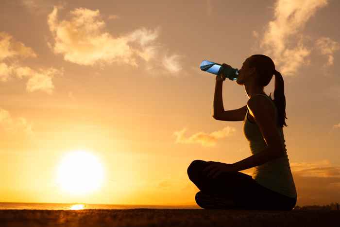 25 lindas botellas de agua que te mantendrán hidratado todo el verano