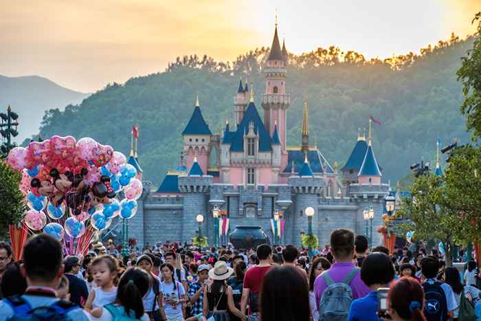 Disneyland UPS les prix des admissions avant <em>Guerres des étoiles</em> L'attraction et les fans ne sont pas satisfaits