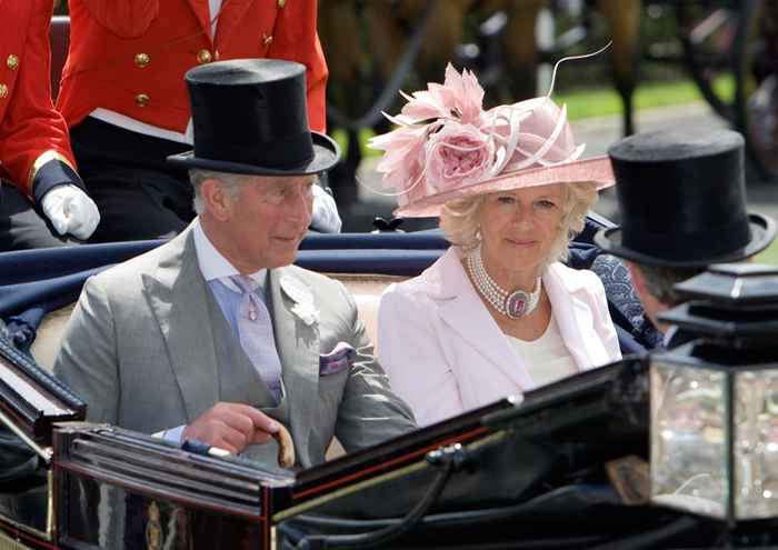 Aquí están los 12 sombreros más locos de la duquesa Camilla de todos los tiempos