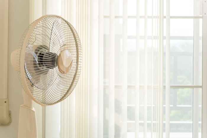 Veja por que você nunca deve usar um ventilador elétrico no verão