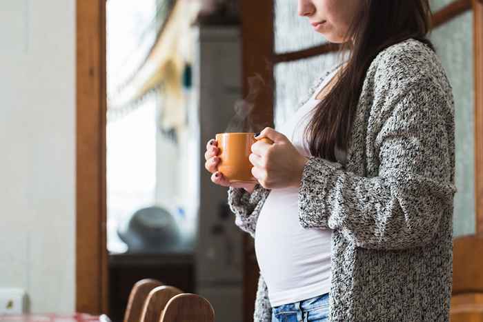 Mødre er rasende over en Starbucks barista som skammet en gravid kvinne for å drikke kaffe