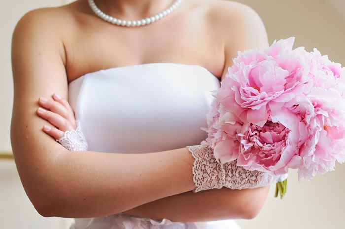 La raison choquante que cette mère du marié portait une robe de mariée au mariage de son fils