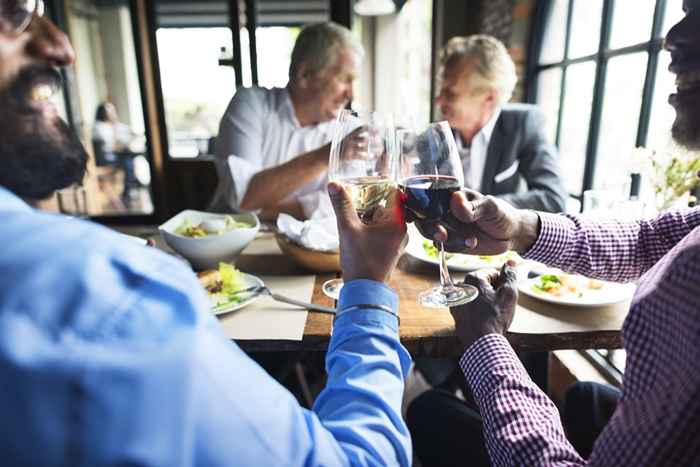 25 Dinge, die Sie in einem schicken Restaurant niemals tun sollten