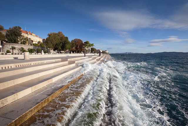 Zobacz magiczne chorwackie miasto, w którym ocean faktycznie śpiewa