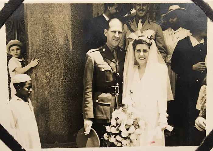 Pourquoi cette vieille photo romantique de la Seconde Guerre mondiale devient virale